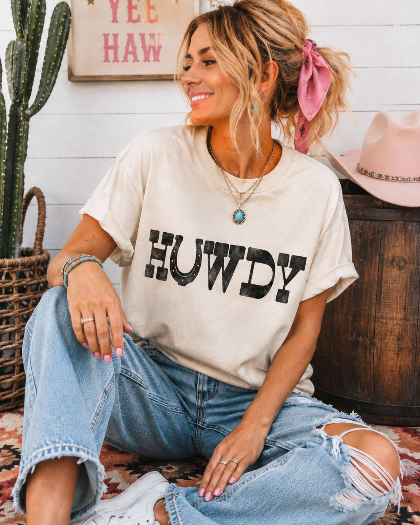Howdy Horseshoe Western Graphic Tee